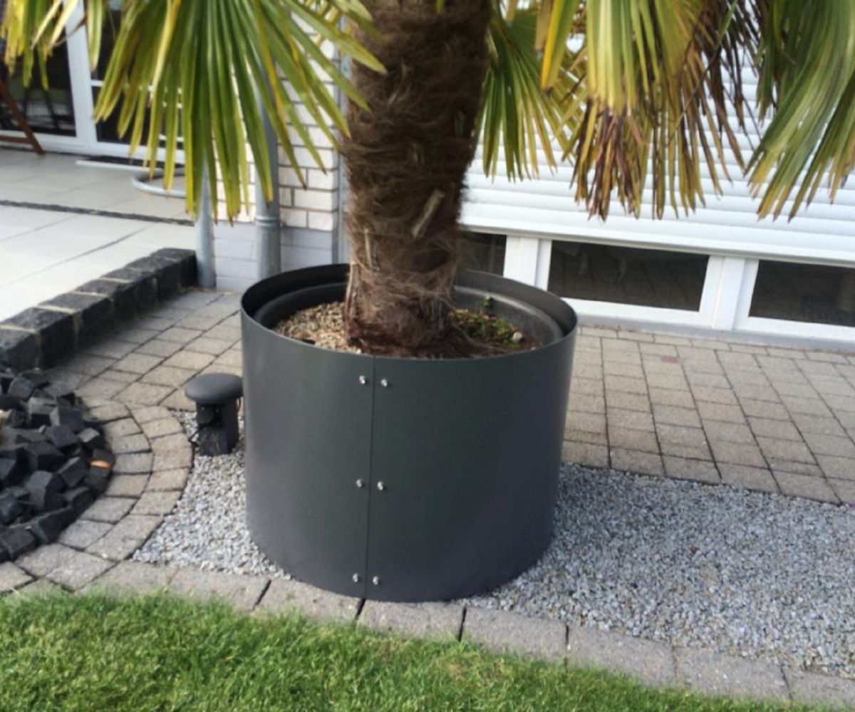 Blumentopf aus Metall